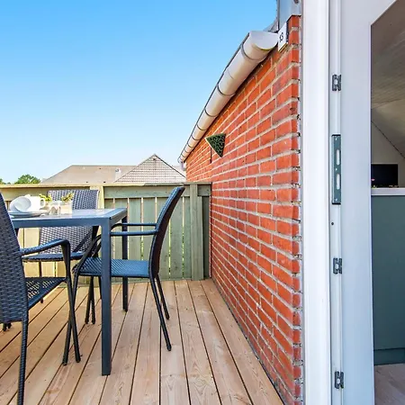 5 Person In Romo-by Traum Sønderby