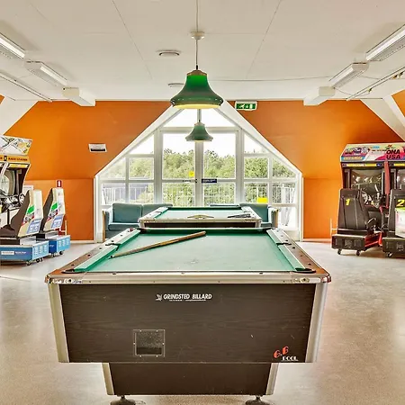 5 Person In Romo-by Traum