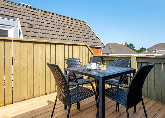 5 Person In Romo-by Traum *