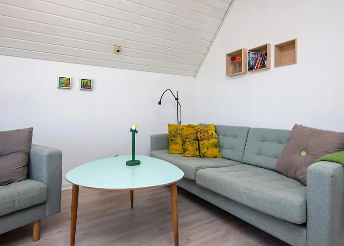 5 Person In Romo-by Traum * Sønderby