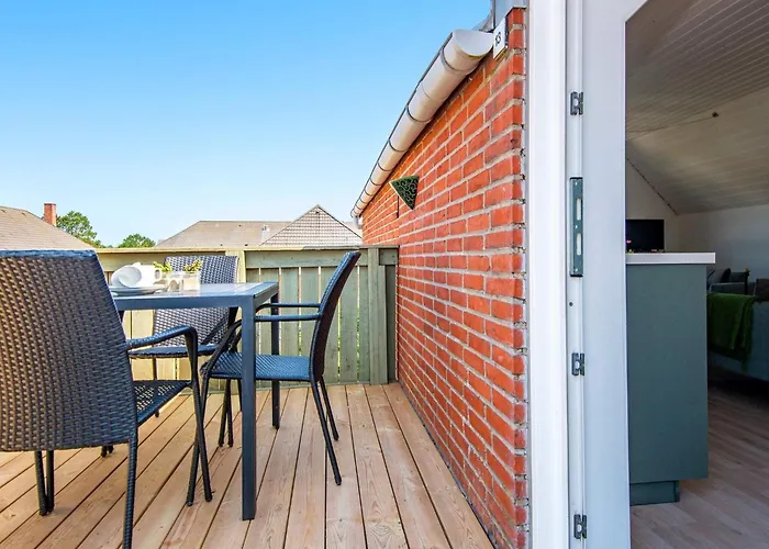 5 Person In Romo-by Traum Sønderby