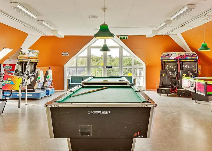 5 Person In Romo-by Traum